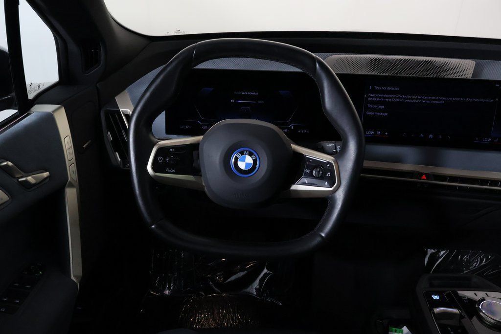Certified 2024 BMW iX xDrive50 w/ Premium Package AWD/4WD image 7