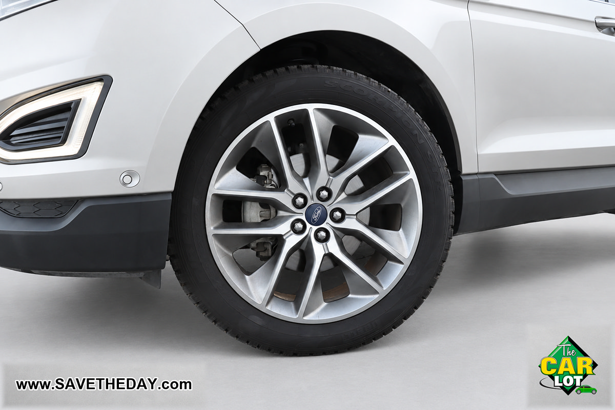 Used 2018 Ford Edge Titanium w/ Equipment Group 302A FWD image 3
