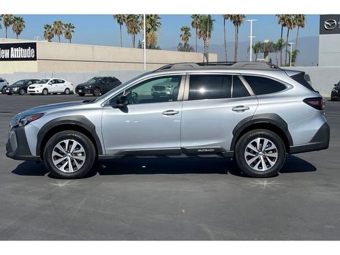 Used 2025 Subaru Outback Premium image 2