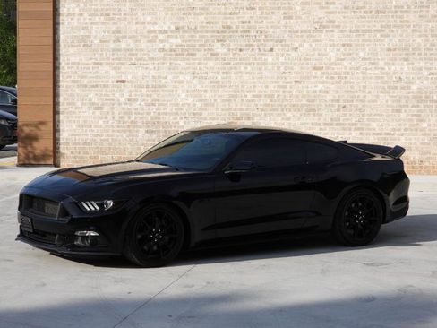 Used 2017 Ford Mustang GT w/ Black Accent Package RWD image 23
