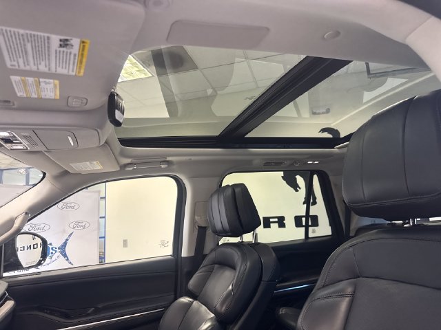 Used 2025 Lincoln Navigator Reserve AWD/4WD image 23