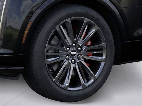 New 2026 Cadillac Lyriq V image 7