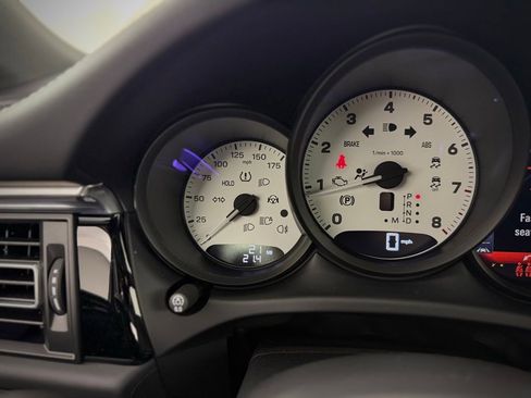 New 2026 Porsche Macan image 24