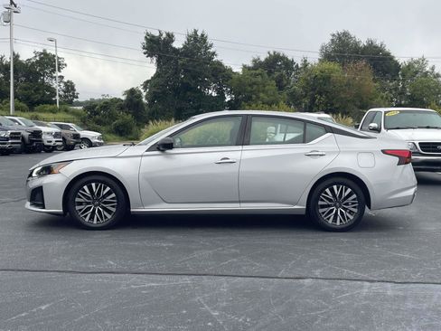 Used 2024 Nissan Altima 2.5 SV FWD image 4