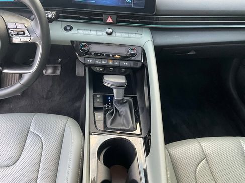 Used 2025 Hyundai Elantra Limited image 16