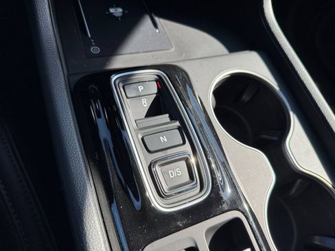 Used 2025 Honda Pilot Black Edition image 25