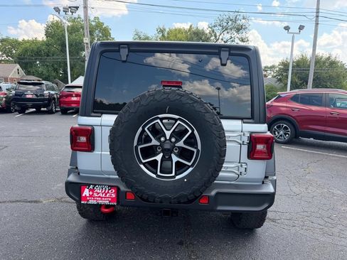 Used 2024 Jeep Wrangler Unlimited Rubicon AWD/4WD image 7