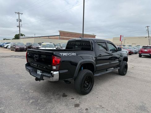 Used 2019 Toyota Tacoma TRD Off-Road AWD/4WD image 5