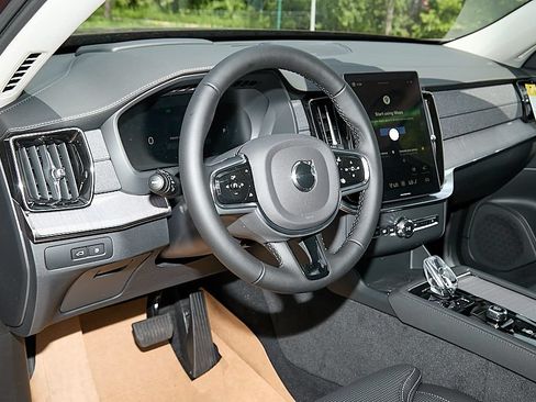 New 2026 Volvo XC90 T8 Ultra w/ Protection Package Premier AWD/4WD image 13