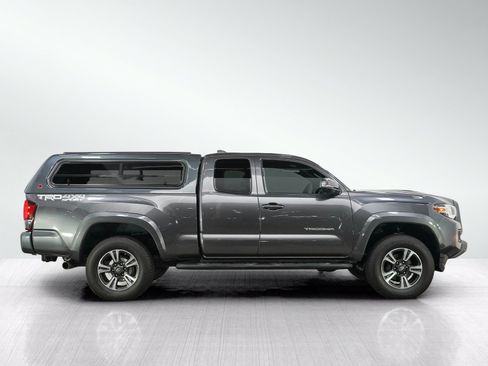 Used 2018 Toyota Tacoma TRD Sport w/ Exterior Package AWD/4WD image 6