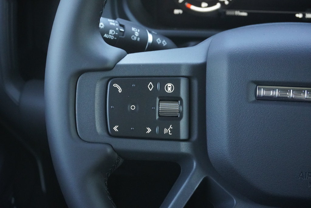 New 2026 Land Rover Defender 110 X-Dynamic SE AWD/4WD image 12