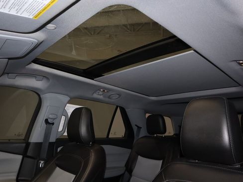 Certified 2022 Ford Explorer XLT w/ Equipment Group 202A image 33