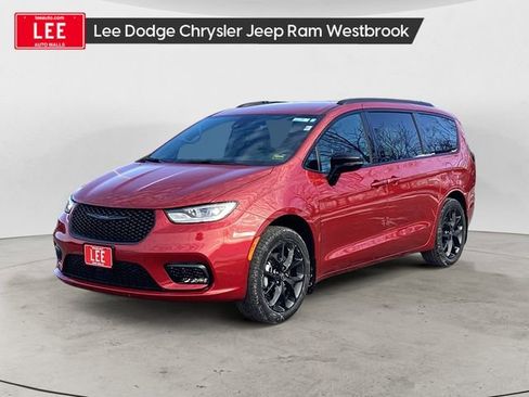 New 2026 Chrysler Pacifica Select image 1
