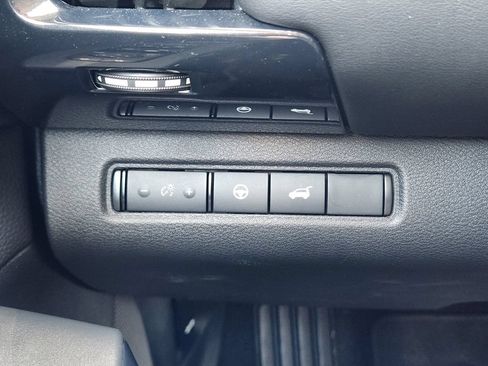 Used 2025 Nissan Pathfinder SV FWD image 22