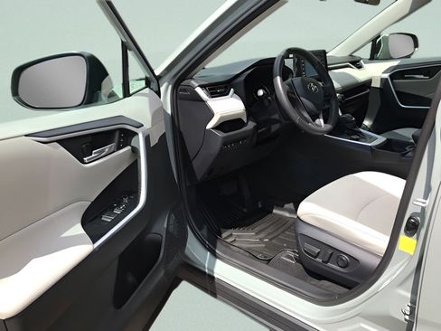 Certified 2021 Toyota RAV4 XLE Premium AWD/4WD image 11