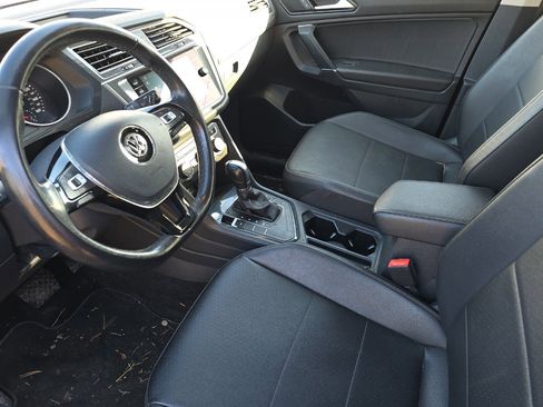 Used 2018 Volkswagen Tiguan S image 7