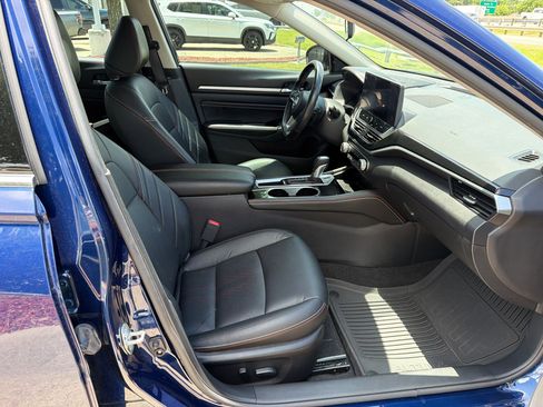 Used 2023 Nissan Altima 2.5 SR w/ SR Premium Package FWD image 31