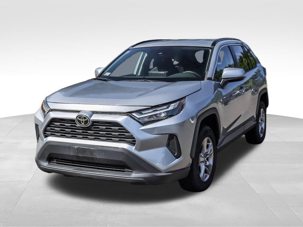 Used 2022 Toyota RAV4 XLE AWD/4WD image 8