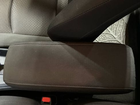 Used 2019 Toyota Prius LE image 17