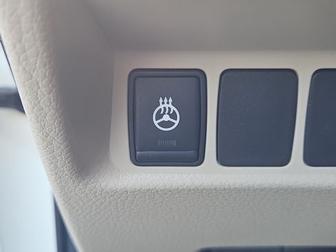 Used 2019 Nissan Rogue Sport SL FWD image 12