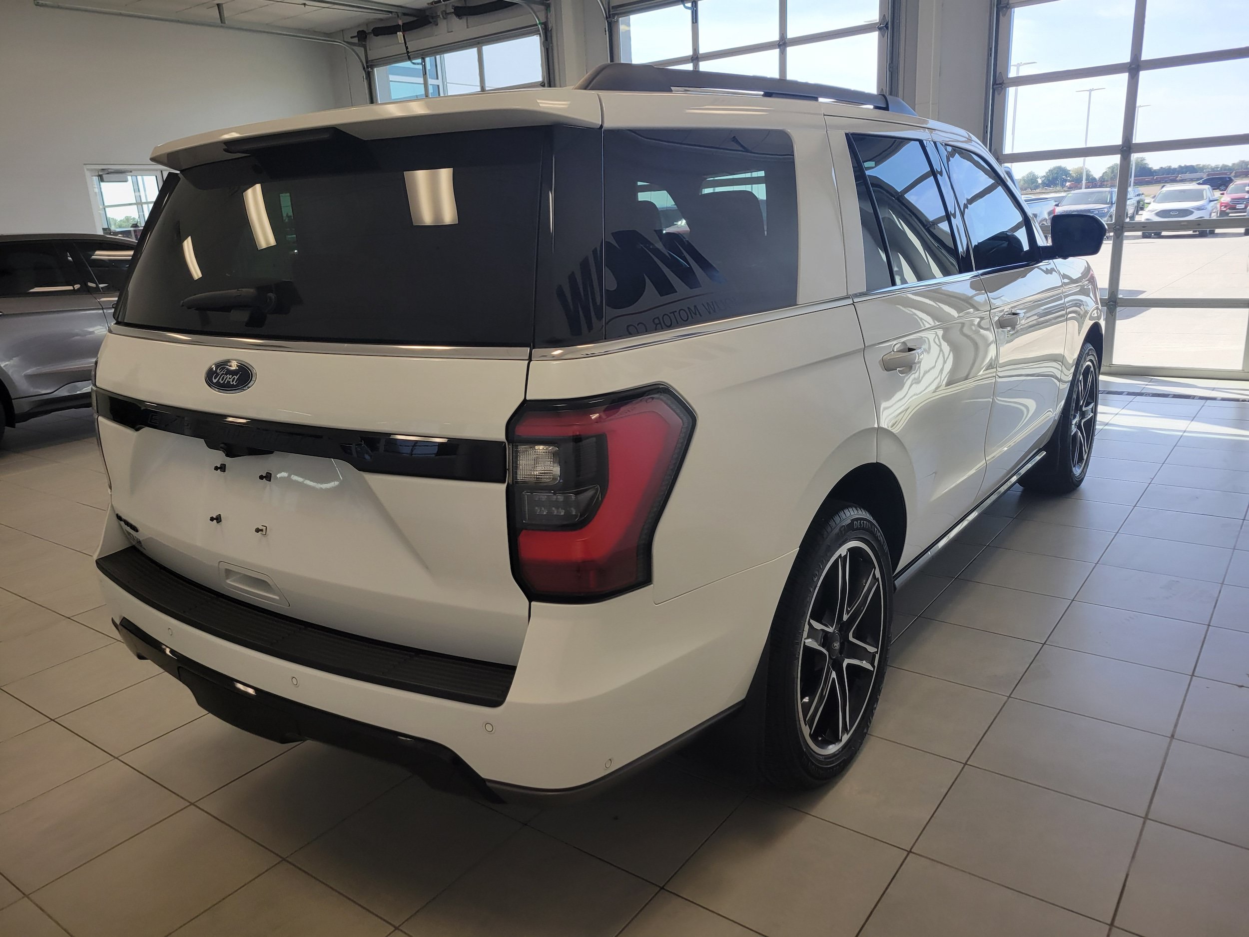 Used 2020 Ford Expedition Limited w/ Equipment Group 303A AWD/4WD image 5