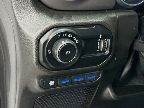 Used 2023 Jeep Wrangler Unlimited w/ Cold Weather Group image 17