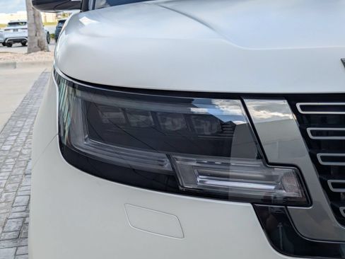 Certified 2025 Land Rover Range Rover Long Wheelbase SE AWD/4WD image 13