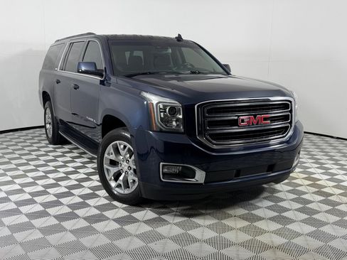 Used 2019 GMC Yukon XL SLE w/ SLE Value Package AWD/4WD image 2