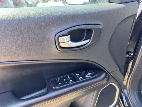 Used 2019 Jeep Compass Limited AWD/4WD image 17