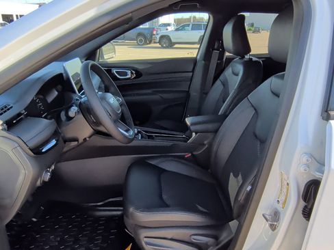 New 2026 Jeep Compass Altitude image 12