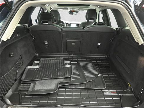 Used 2018 Volvo XC60 T5 Momentum w/ Convenience Package image 23