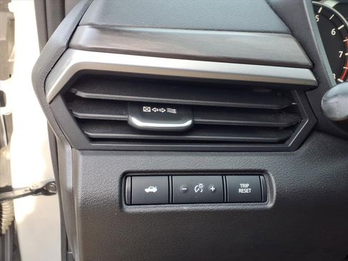 Used 2024 Nissan Altima 2.5 SV image 31