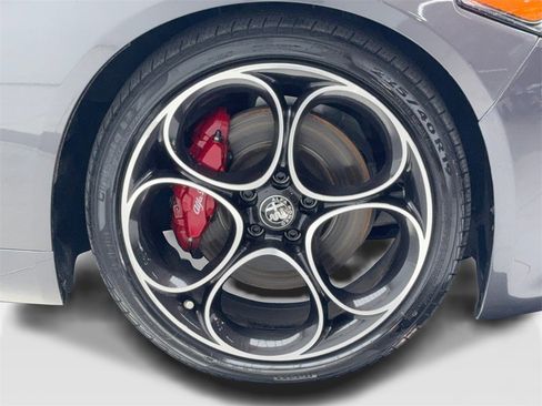 Used 2022 Alfa Romeo Giulia Veloce image 55