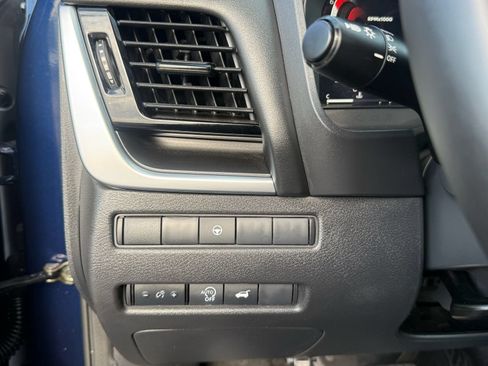 Used 2026 Nissan Rogue SL FWD image 15