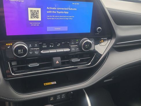 Used 2024 Toyota Highlander XSE image 12