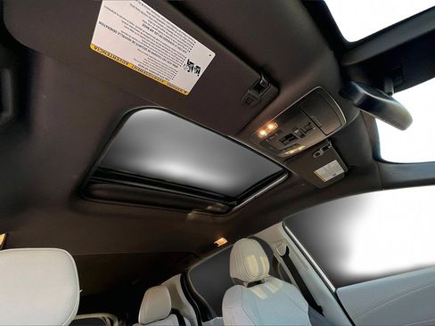 Used 2021 Toyota Sienna XSE image 28