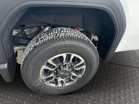 New 2026 GMC Sierra 2500 SLT w/ SLT Convenience Package image 28