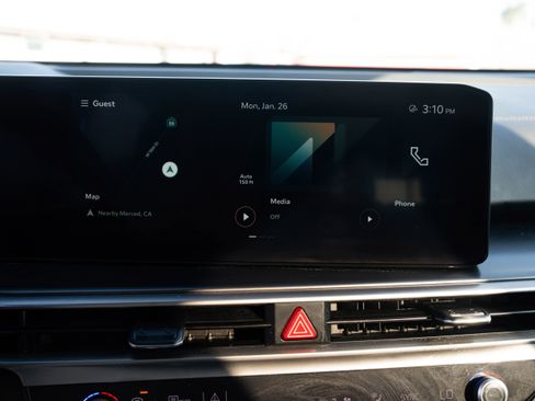 Used 2024 Kia Sorento S image 19