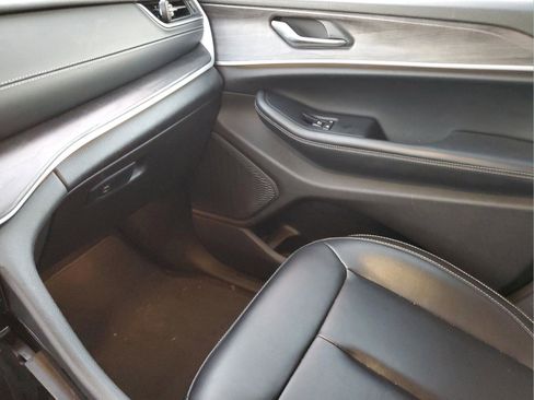 Used 2023 Jeep Grand Cherokee L Limited image 20