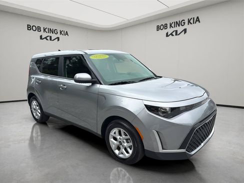 Used 2025 Kia Soul LX w/ LX Technology Package FWD image 7