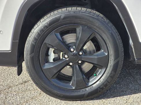 Used 2023 Jeep Cherokee Altitude Lux w/ Lux Elite Package image 23