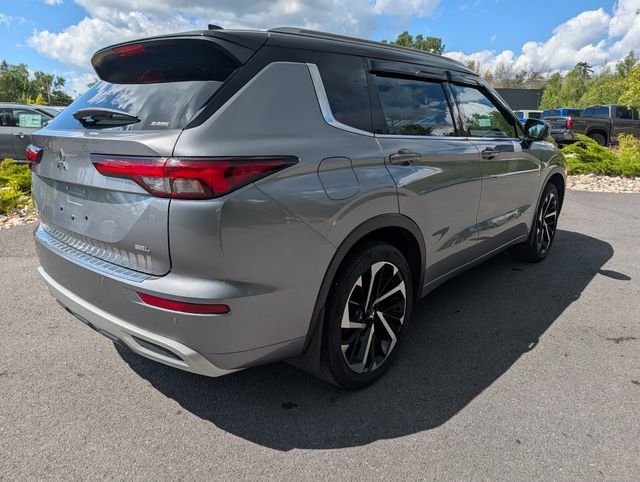 Used 2023 Mitsubishi Outlander SEL AWD/4WD image 3