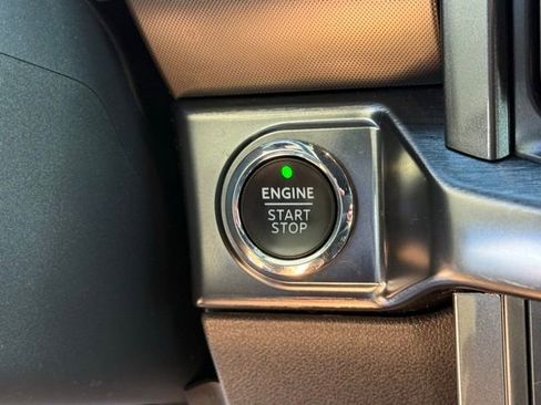 Used 2022 Ford F150 Lariat w/ Equipment Group 502A High image 25