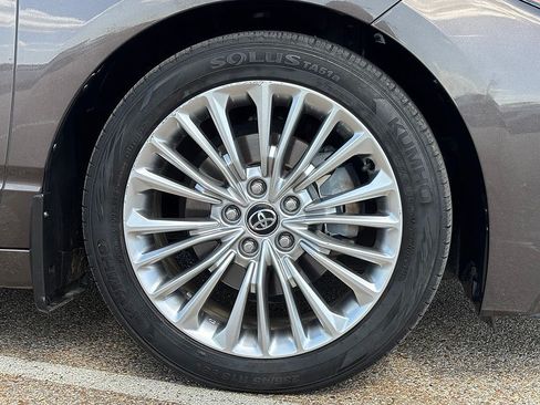 Used 2020 Toyota Avalon Limited w/ Advanced Safety Package FWD image 7