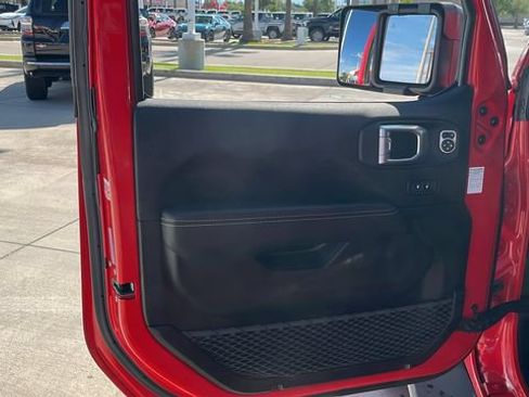 Used 2021 Jeep Gladiator Overland w/ Uconnect 4C Nav & Sound Group AWD/4WD image 5