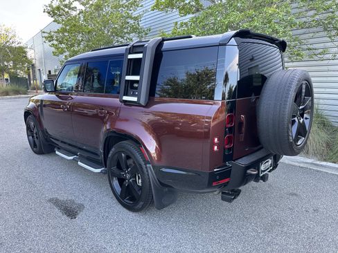 Used 2023 Land Rover Defender 130 X-Dynamic SE image 3