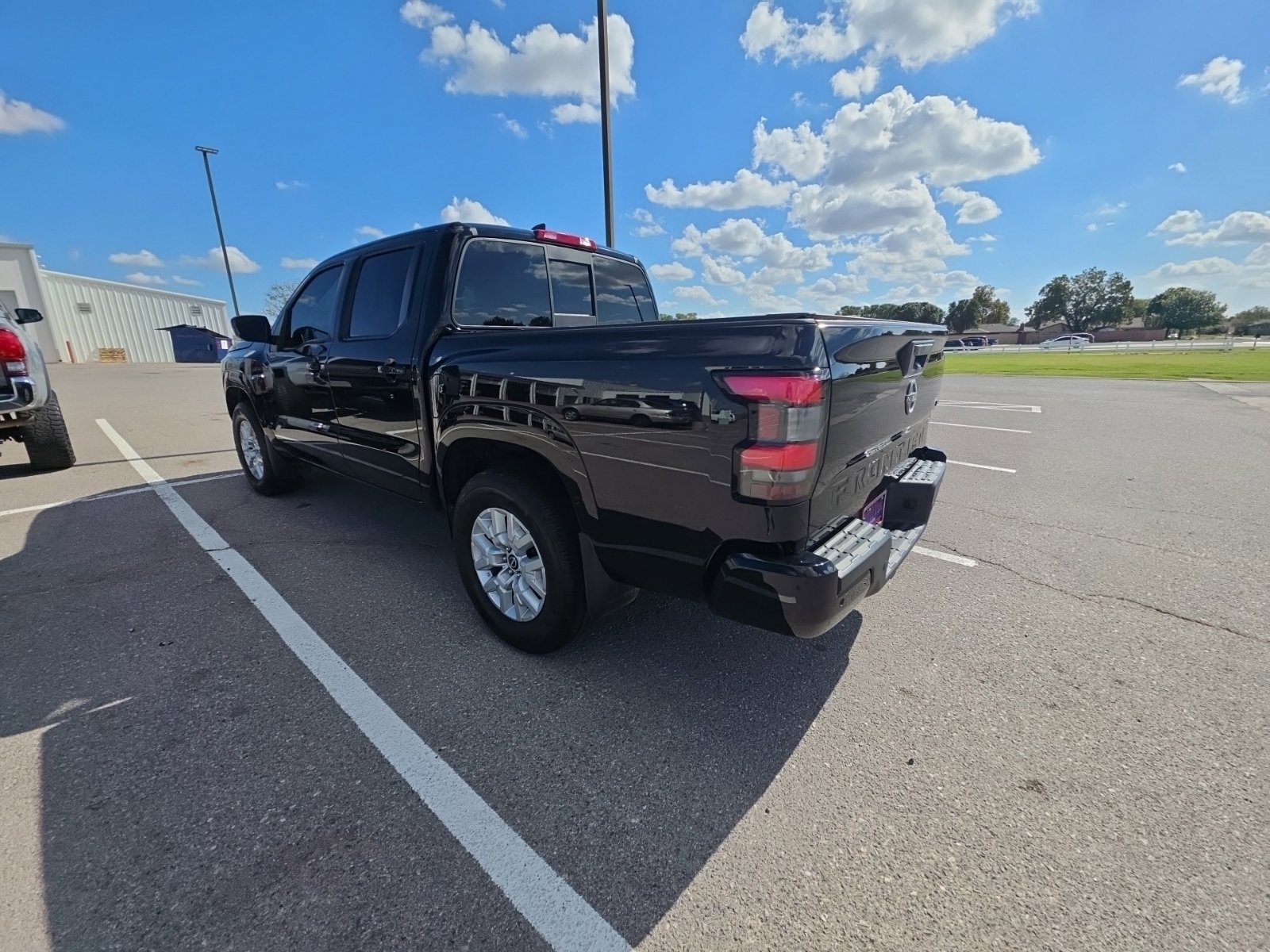 Used 2022 Nissan Frontier SV RWD image 5