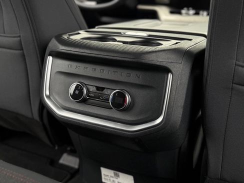 Used 2025 Ford Expedition Active AWD/4WD image 19