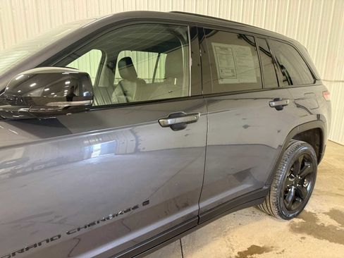 Used 2024 Jeep Grand Cherokee Limited w/ Luxury Tech Group II image 7