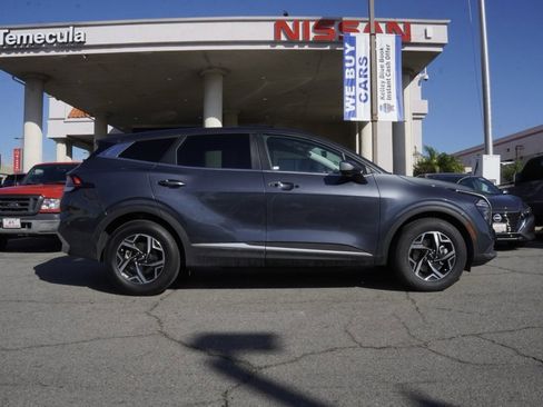 Used 2024 Kia Sportage LX image 3